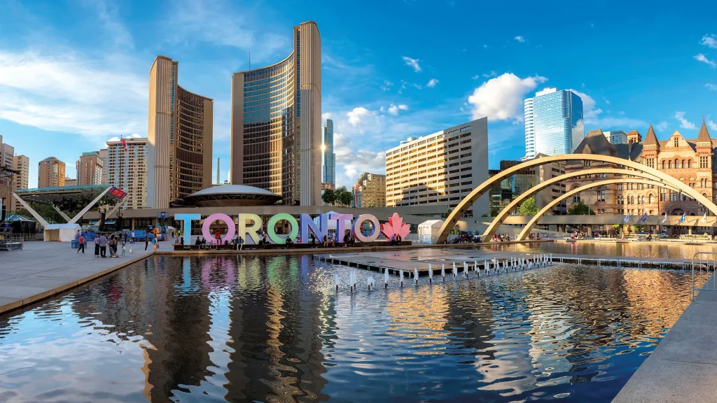 Discover Toronto: 8 Compelling Reasons to Visit and Embrace the City’s Charms